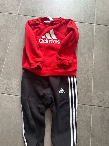 Ensemble adidas rouge et noir 12 18 mois 86 cm
