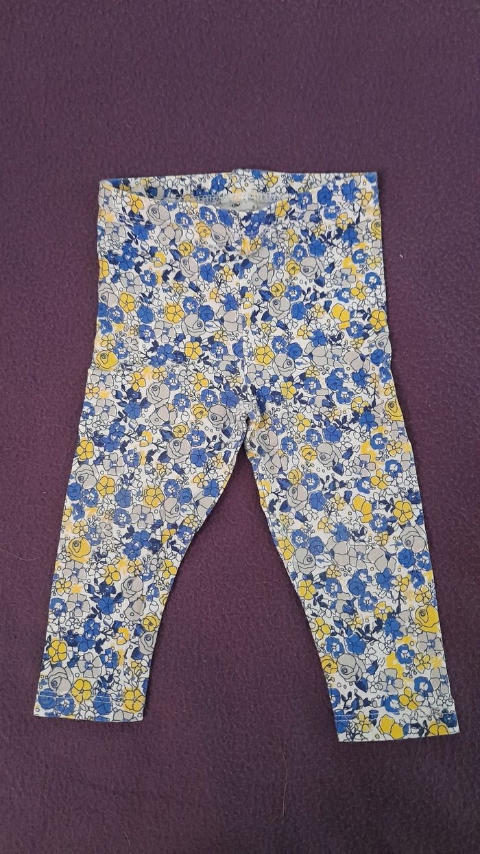 Ensemble 2 pièces T-shirt manches courtes et legging. Taille 12 mois. - photo numéro 3