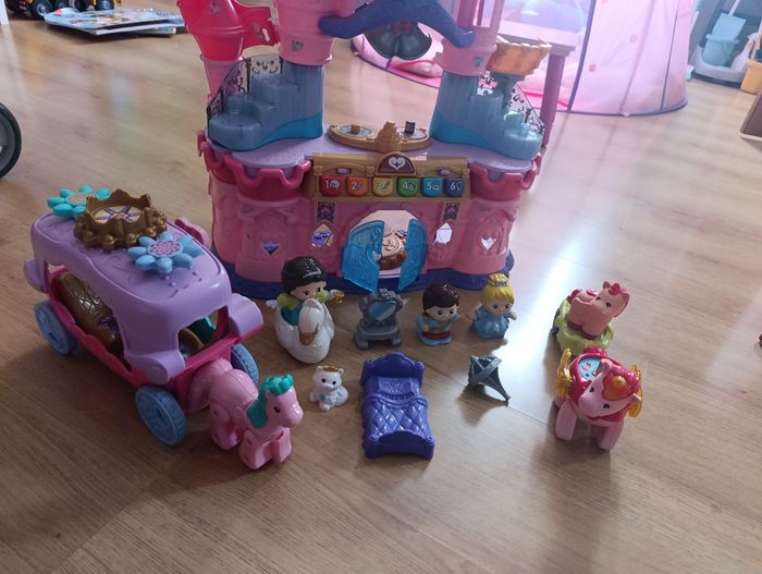 Lot tut tut les copains avec château de princesse - photo numéro 9