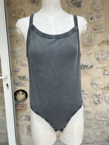 Body gris foncé style destroy