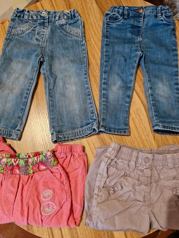 Lot 4 pantalons 18 mois