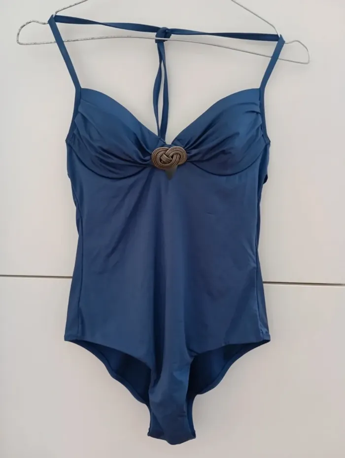 Maillot de bain une pièce bleu irisé
Philippe Matignon - photo numéro 2