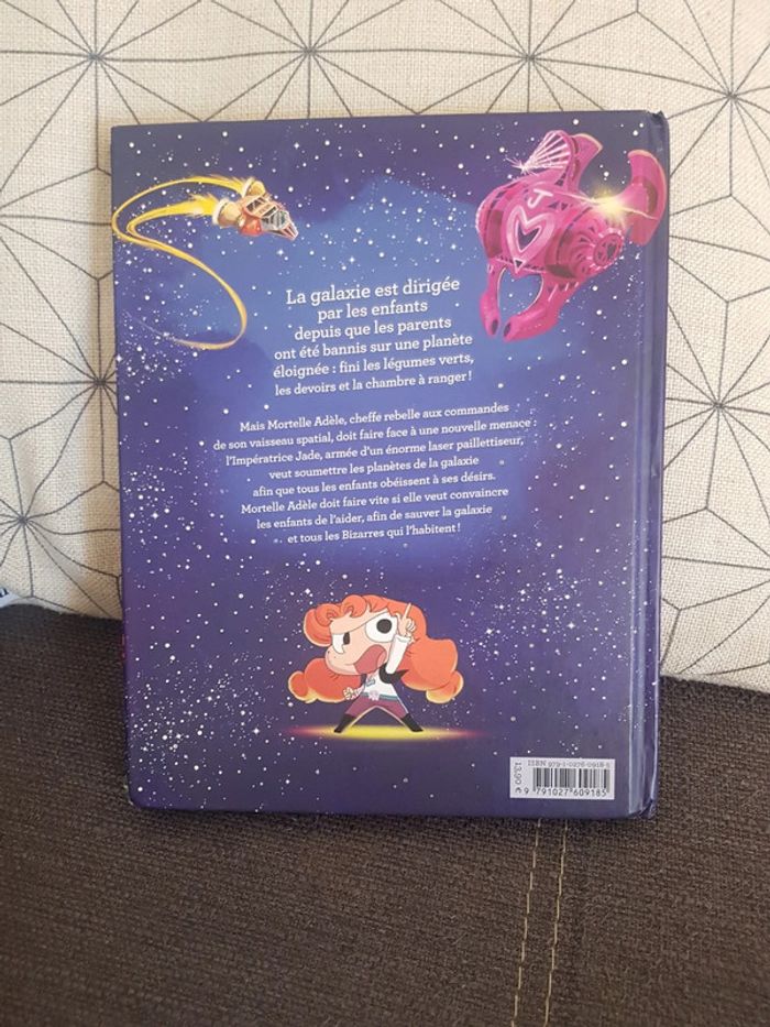Livre Mortelle Adèle et la galaxie des Bizarres - photo numéro 2