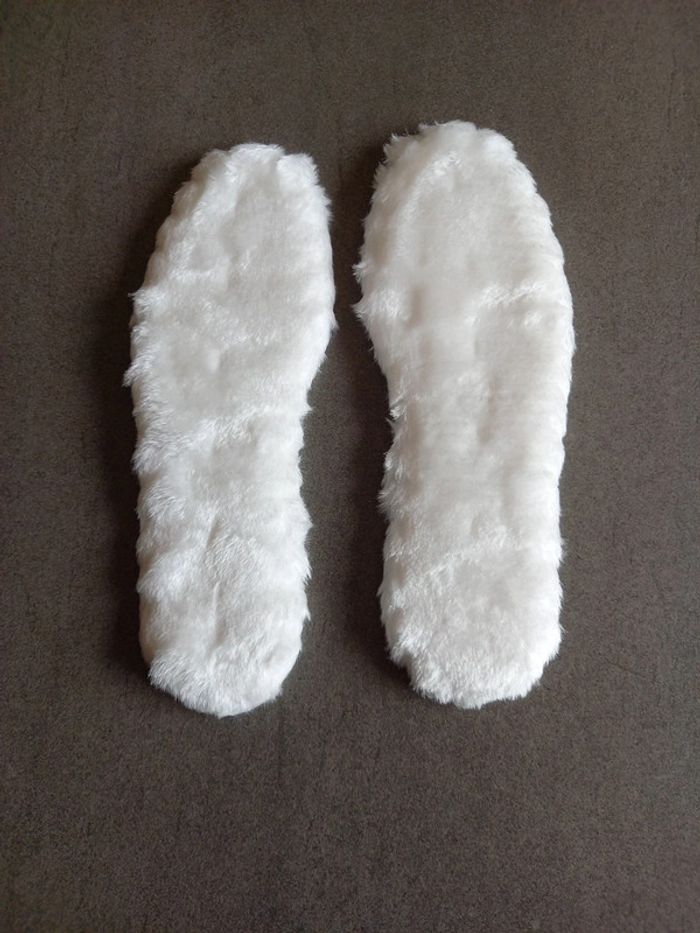 Semelles chaudes fourrure blanche neuves
