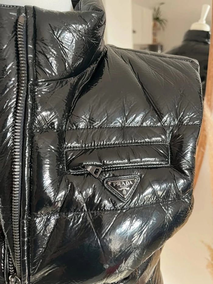 Doudoune sans manches noire Prada - photo numéro 2