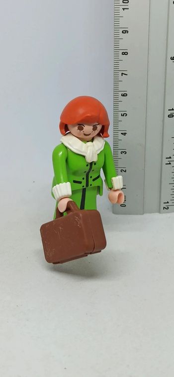 Femme belle époque robe verte avec mallette marron playmobil