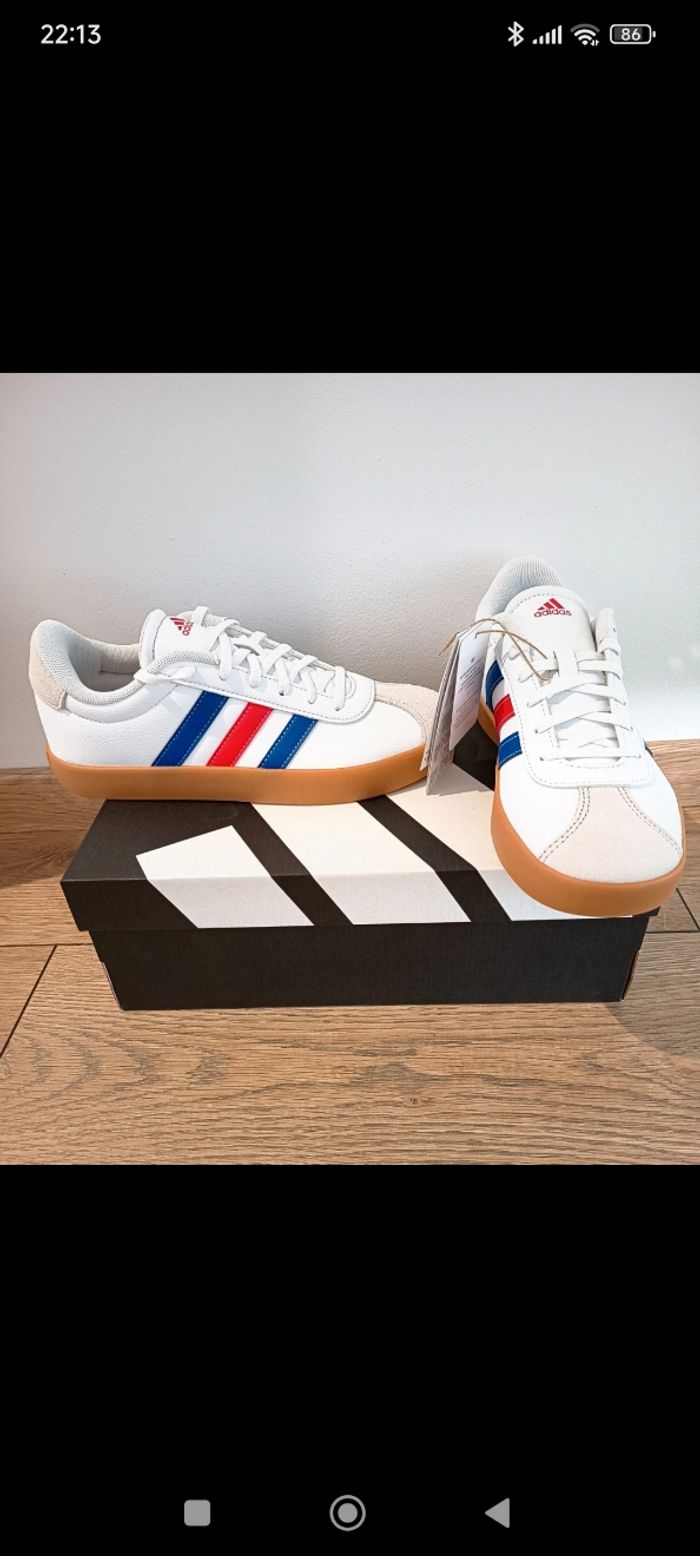 Baskets Adidas neuves pointure 38 - photo numéro 3
