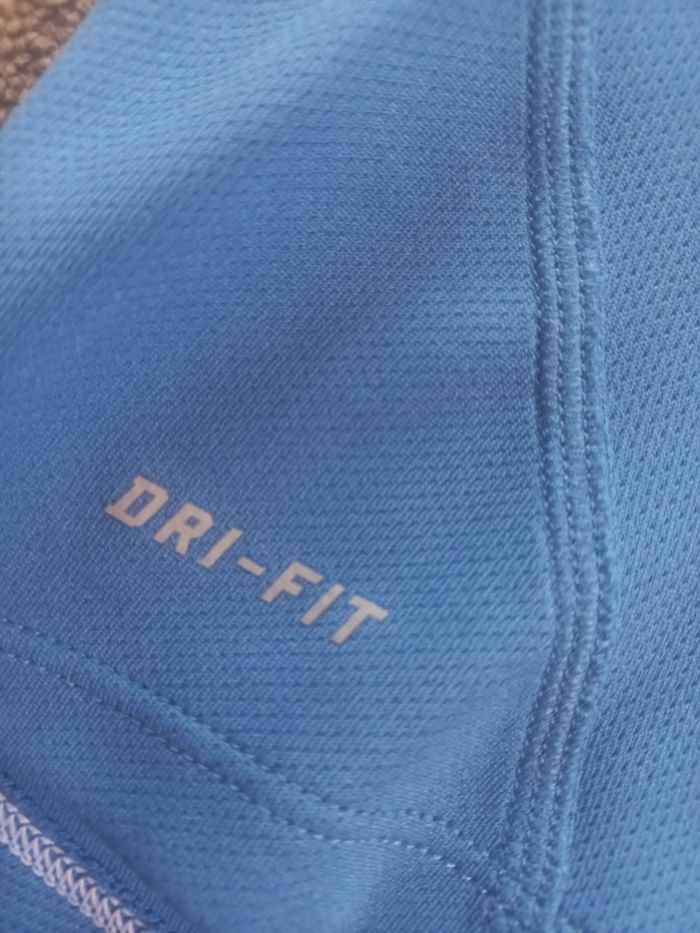 Tee-shirt femme sport dry fit Taille S NIKE - photo numéro 5