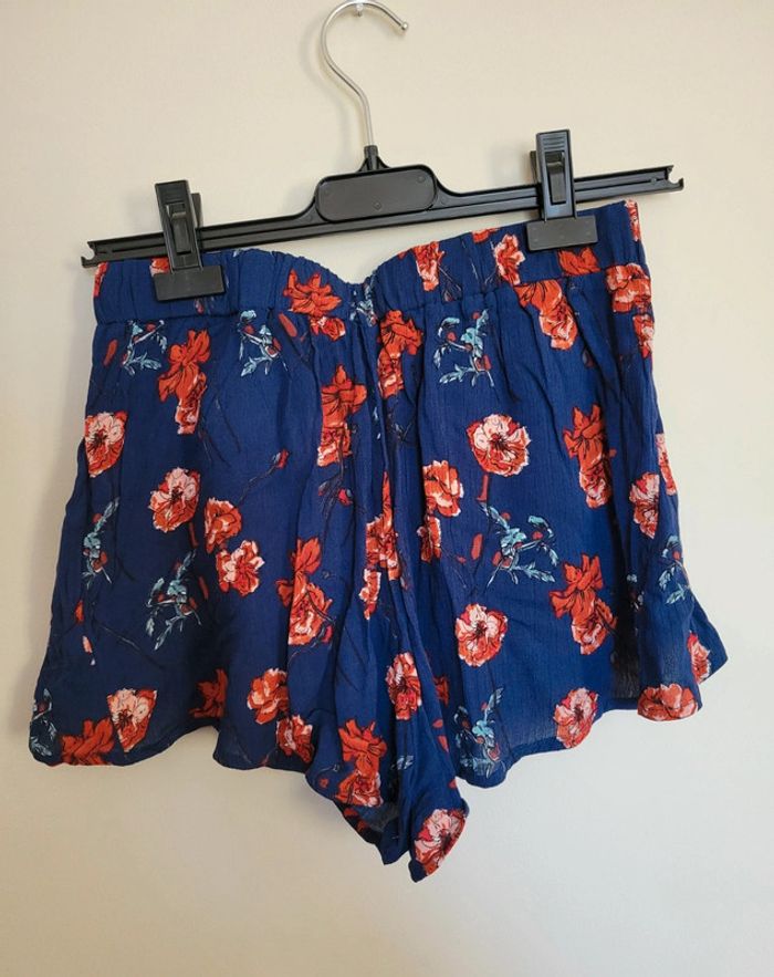Short fleuri Pull&bear 36 - photo numéro 4