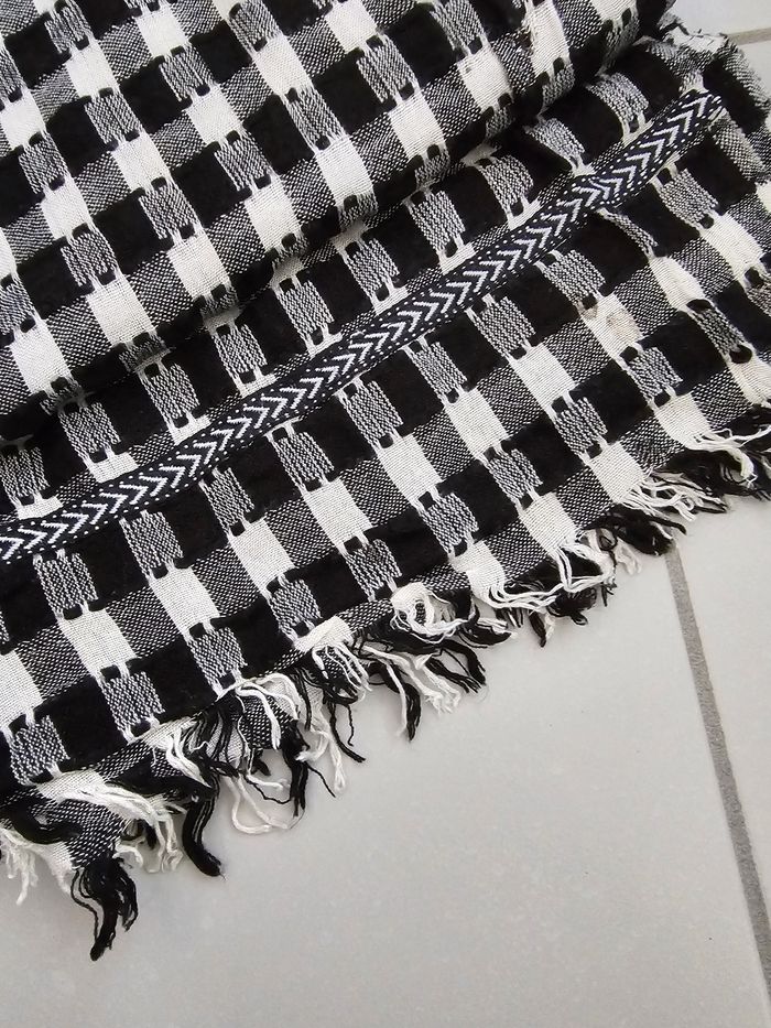 Foulard noir et blanc - photo numéro 4