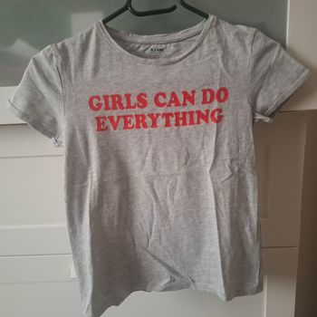 T-shirt girls can do everything