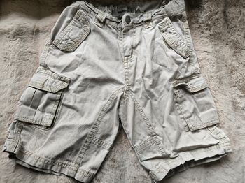 Short cargo garçon beige 5 ans bon état