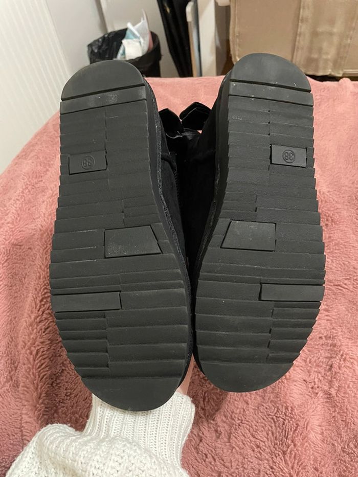 Bottes à fourrure effet daim avec noeuds à l’arrière - photo numéro 4