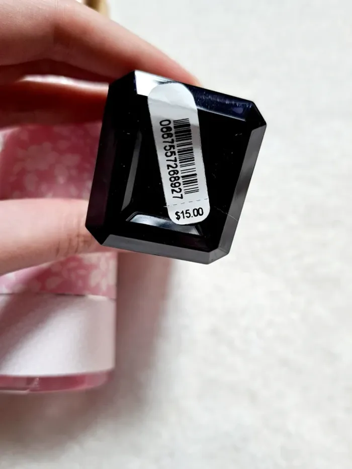 Lot de 2 Brumes corporelles parfumées neuves 
💜  Yara Lattafa et Tease Candy Noir Victoria's Secret - photo numéro 5