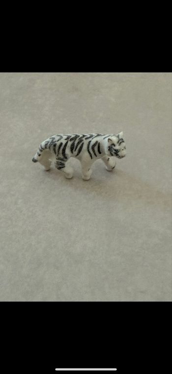 Figurine tigre blanc