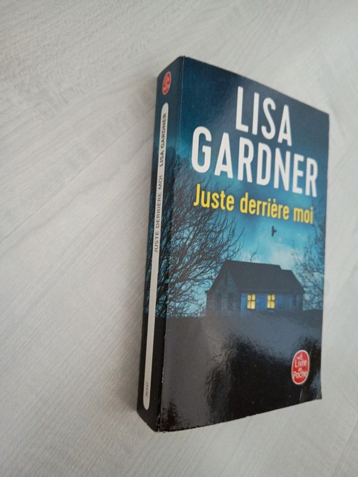 Lisa Gardner juste derrière moi - photo numéro 3