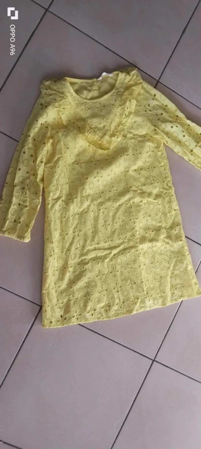 Robe brodée
