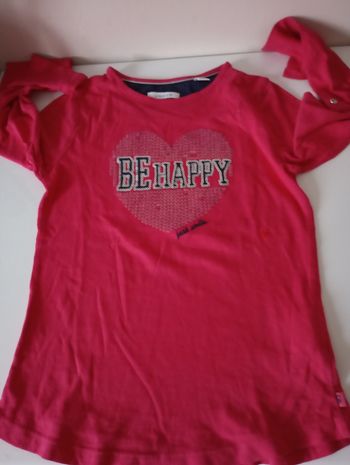 Tee-shirt manches longues..8 ans .Coton framboise ,marine avec sequins .. État neuf.