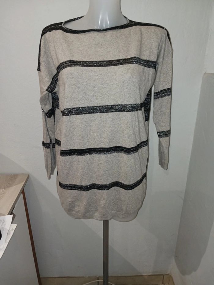 Pull gris et pailletée