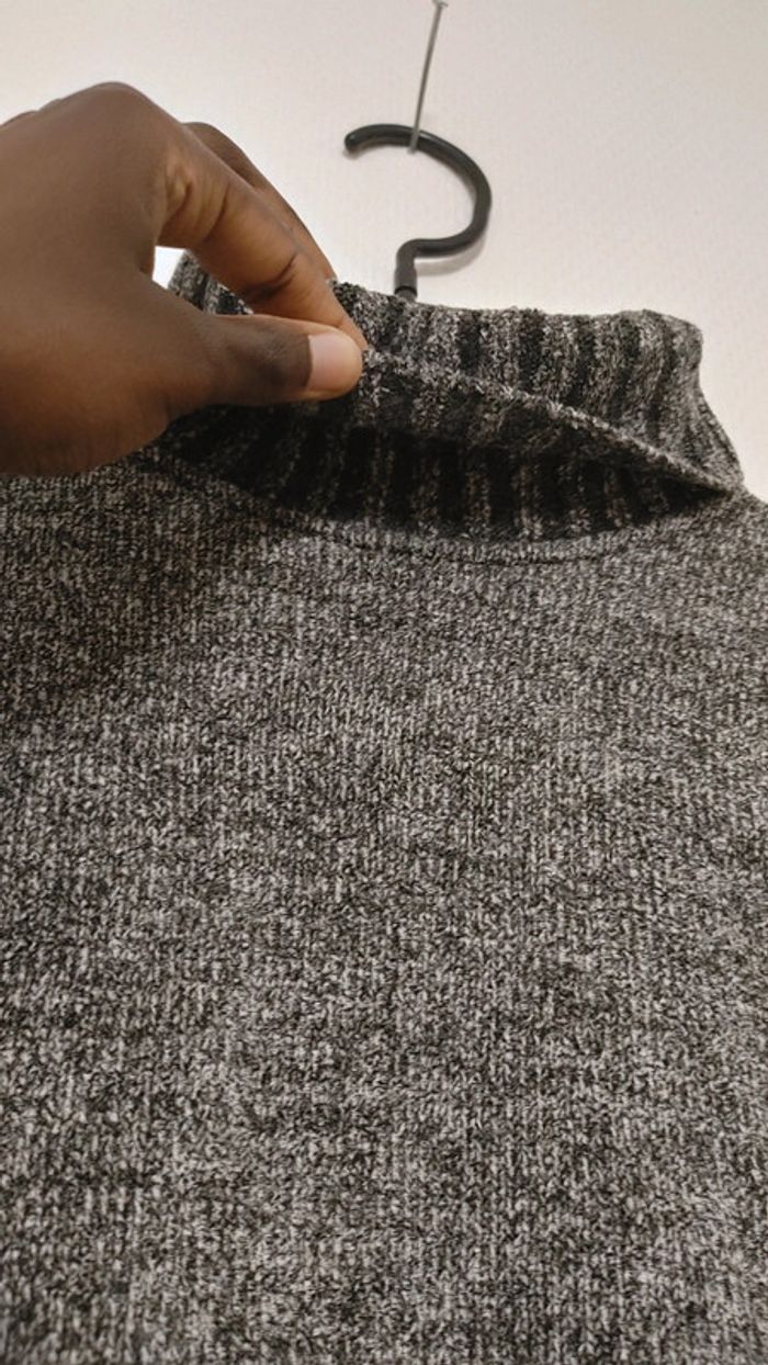 Pull col roulé maille chenille bicolore noir et gris Lisere blanc au milieu mange trois quart - photo numéro 6