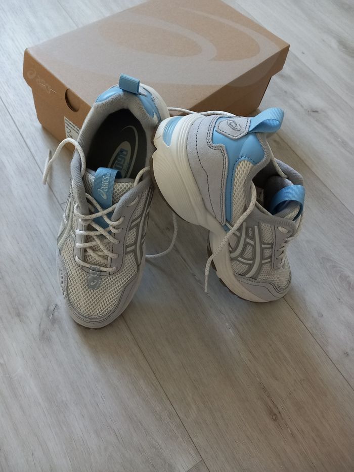 Chaussures Asics T38 - photo numéro 2