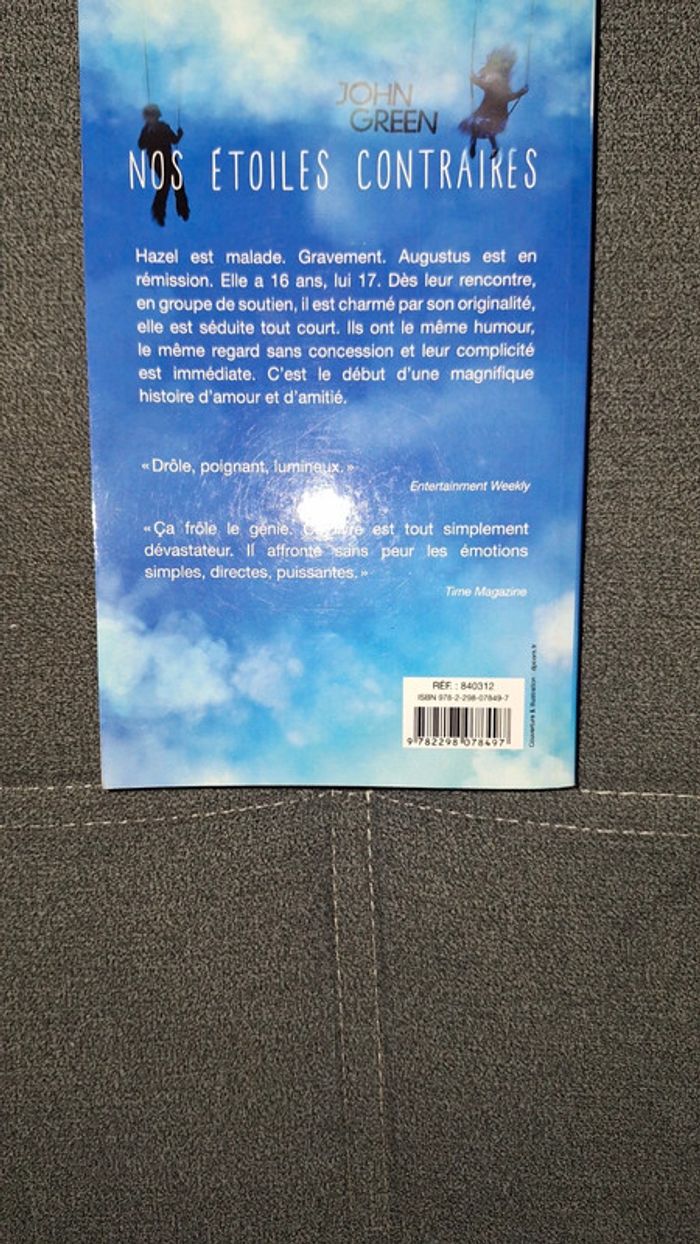 Livre nos étoiles contraires - photo numéro 2