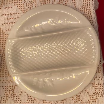 Lot 1, composé de 6 assiettes à fondue - céramique blanche, état excellent