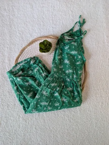 🌿 Robe verte à bretelles Kiabi – 8 ans