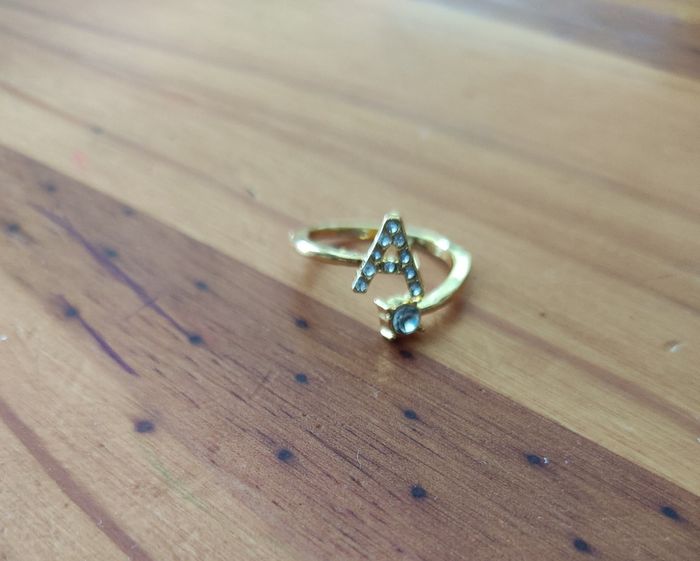 Bague couleur doré fille 6/7 ans Bague lettre A, neuf avec étiquette - photo numéro 3