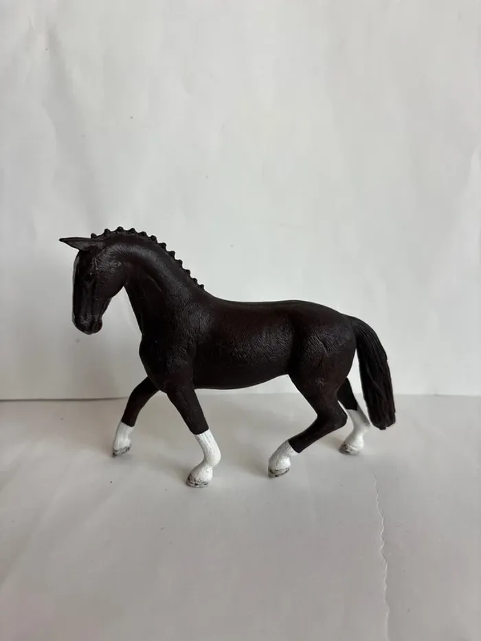 Figurine jument Hanovre Schleich