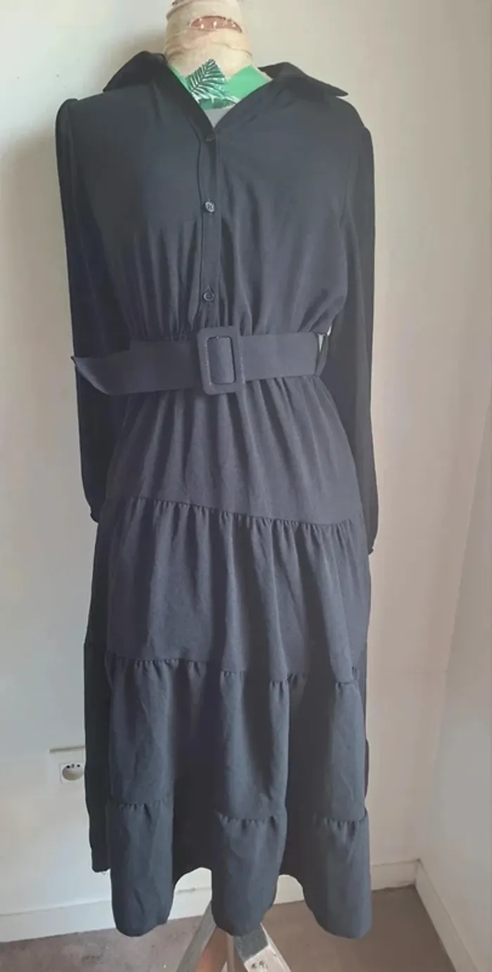 Robe noire longue ceinturée, chic et sophistiquée - parfaite soirée, Madison, neuve, taille S/M