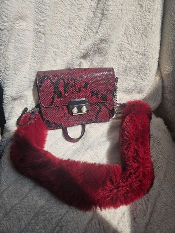 Sac à main bordeaux et noir motifs 