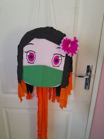 Pinata jeune fille au masque de Bambou avec accessoires Fait Main
