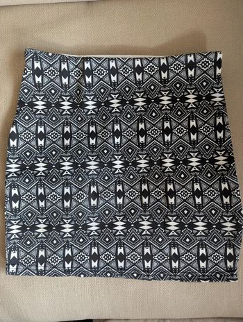 Jupe motif ethniques neuve