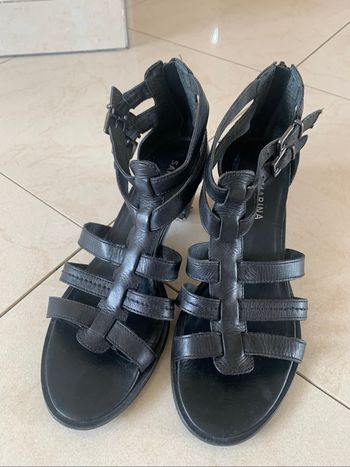 # Jolies Sandales noires, san marina