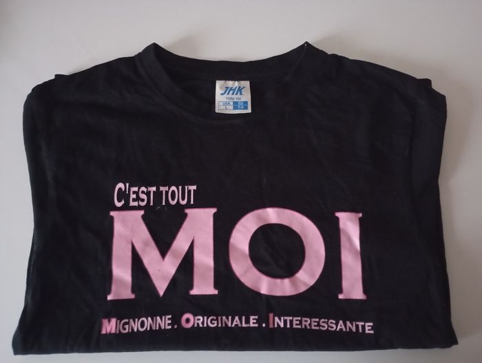 Tee-shirt manches courtes.7/8 ans .Cotin noir . Écriture rose . Parfait état. - photo numéro 2