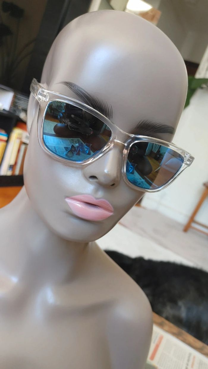 Lunettes de soleil monture transparente glace bleu - photo numéro 3