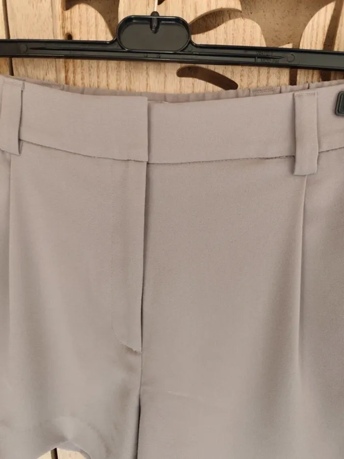 Short fluide gris clair Taille 40 H&M - photo numéro 5
