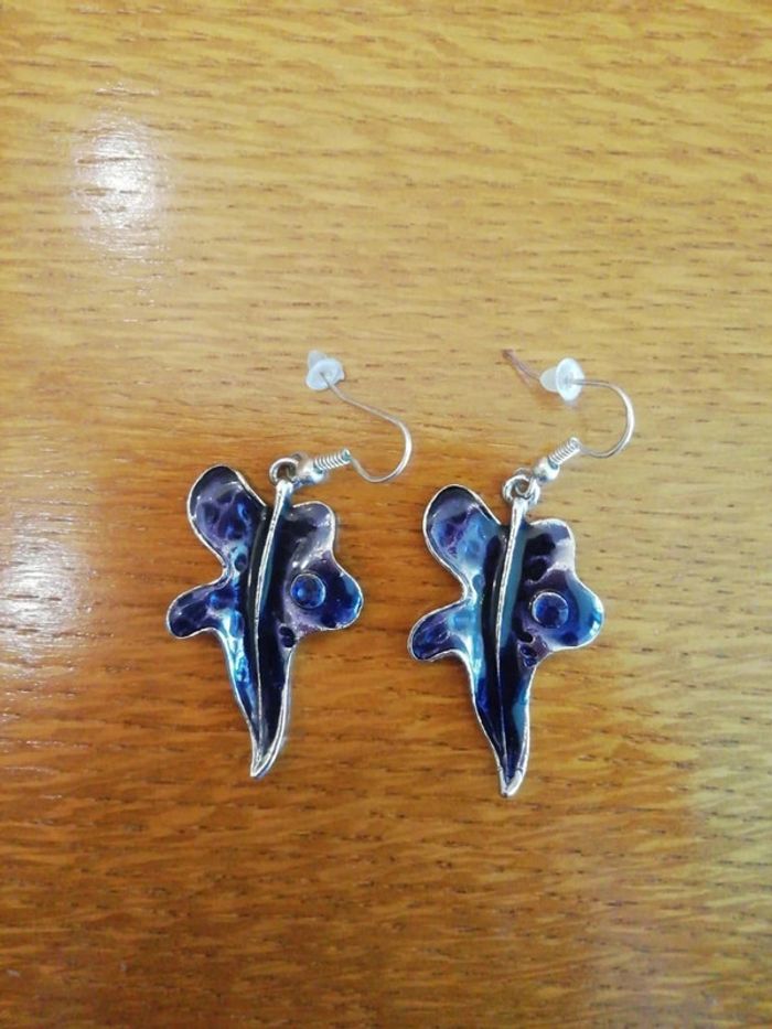 Boucles d'oreilles feuilles noires