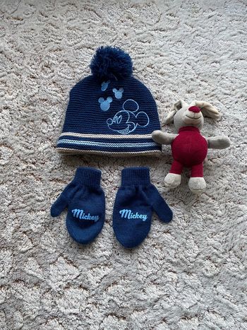 Jolis bonnet et moufles Mickey