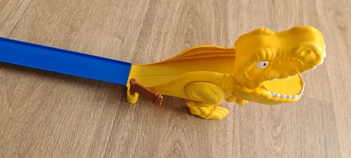 Superbe circuit avec lanceur et sortie bouche dinosaure
1m65 de longueur - photo numéro 6