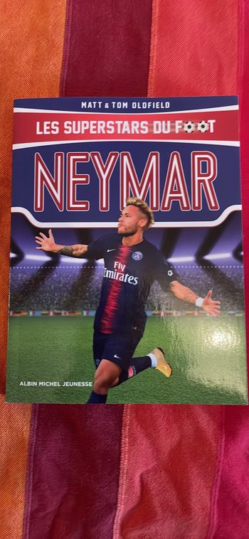 Livre superstars du foot  pour enfant