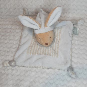 Doudou plat peluch lapin carré
