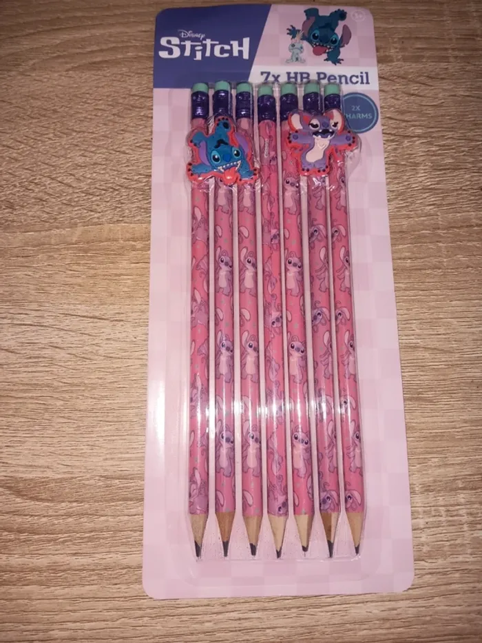 Lot de 7 crayons Disney Stitch roses avec gommes