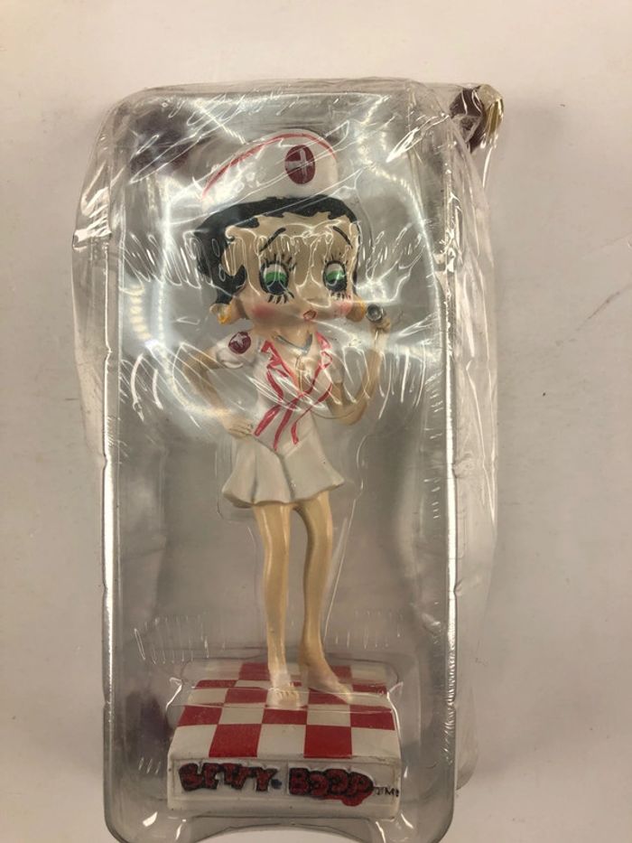 Betty boop infirmière statuette résine