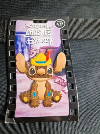 D260- Pin’s broche Pinocchio, Stitch Crashes Disney