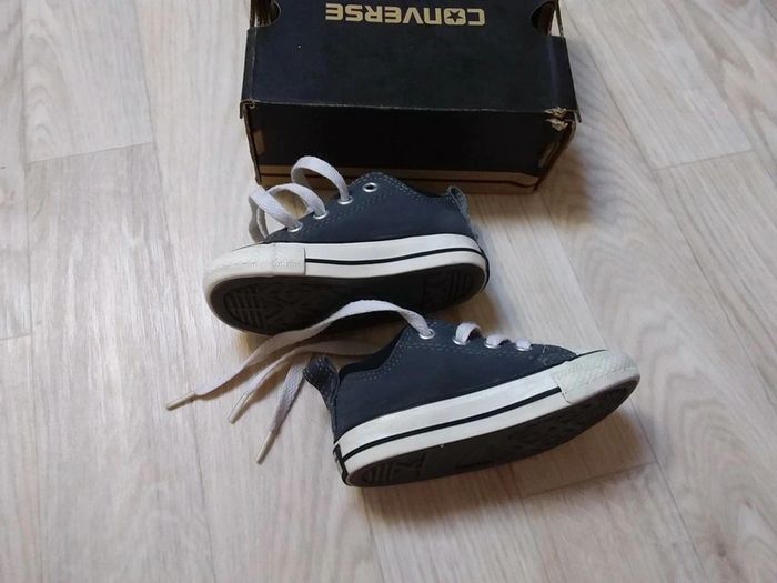 Converses en cuir lisse en très bon état - photo numéro 3