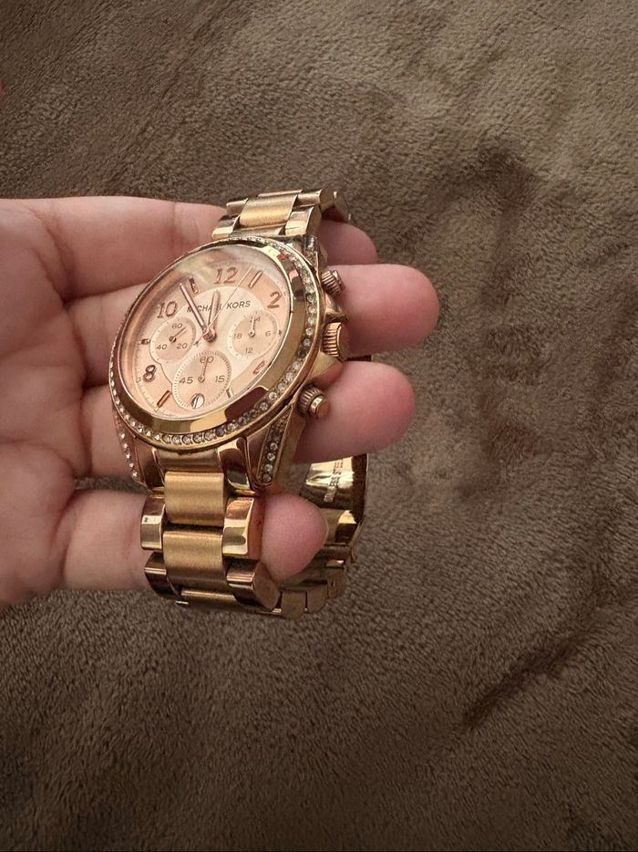 Montre Michael Kors rose doré en bon état - photo numéro 7