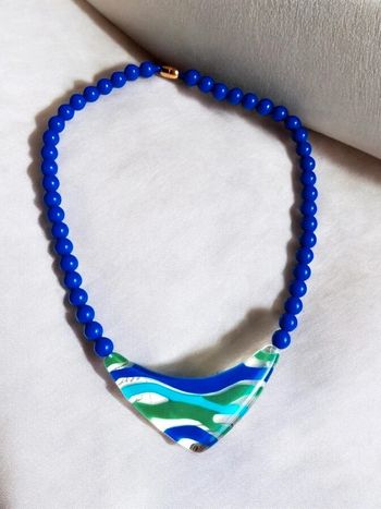 Collier Avon vintage 1987 blue bead Lucite