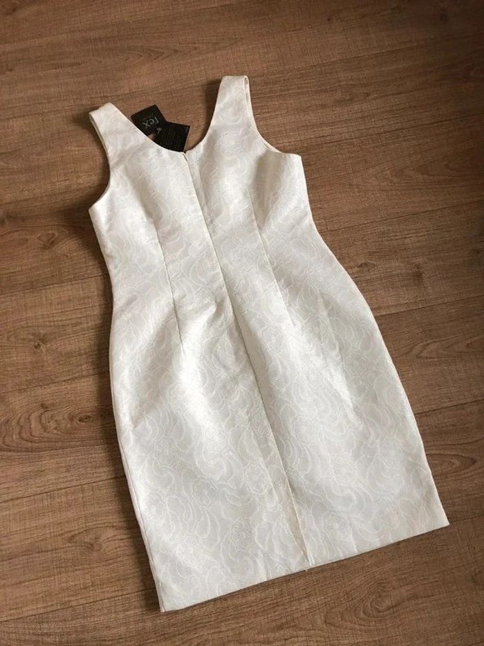 Robe blanche brillante neuve sans manches Tex by Max Azria taille M - photo numéro 13
